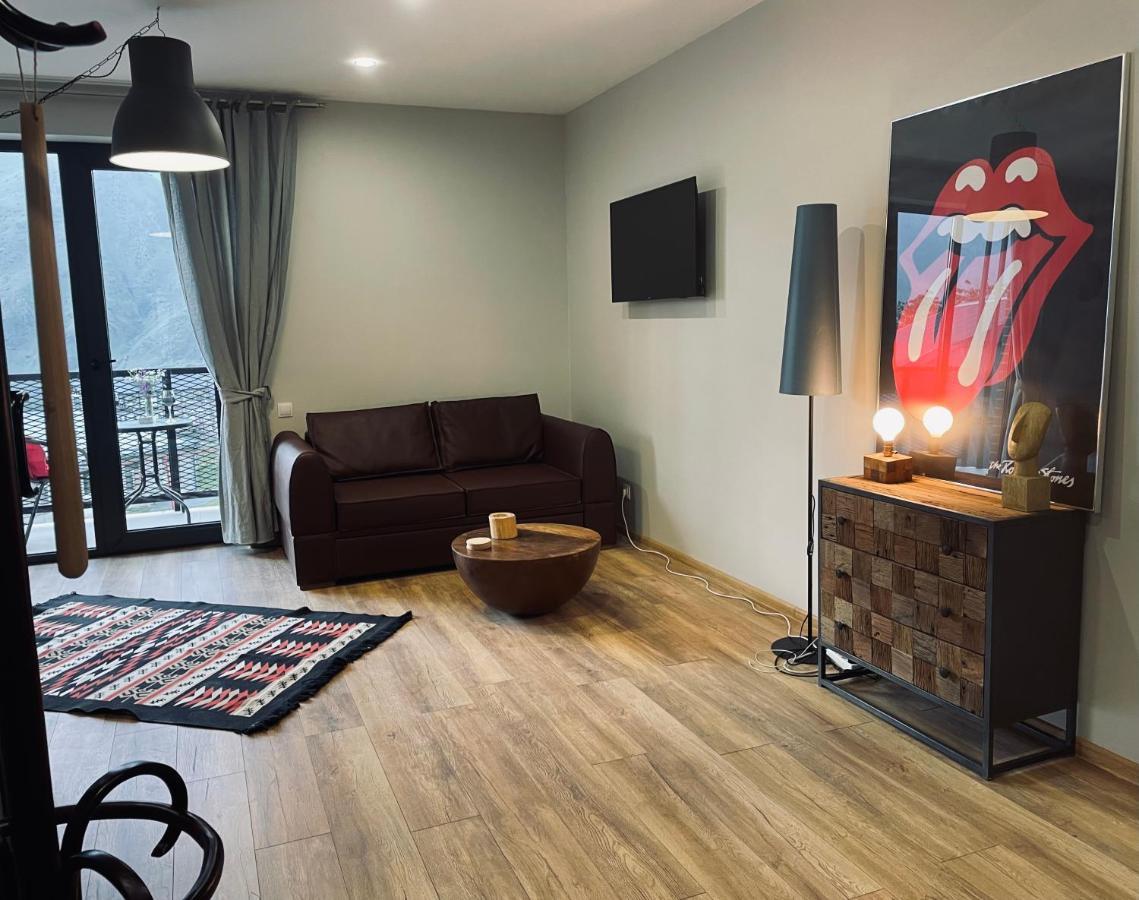 Kazbegi Stylish Apartment Stepantsminda Exterior foto